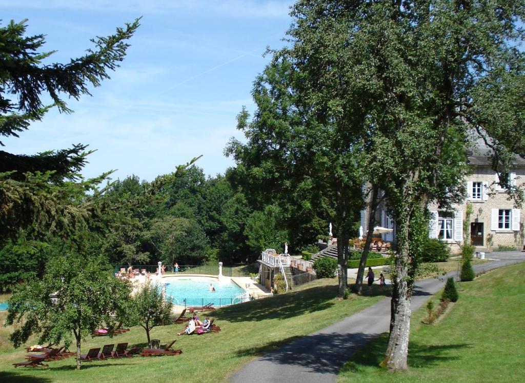 Chateau Le Mialaret Neuvic  Bagian luar foto