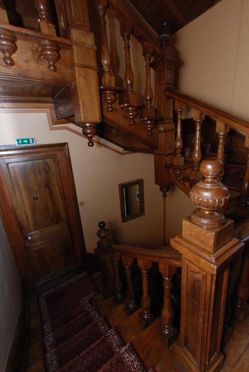 Chateau Le Mialaret Neuvic  Bagian luar foto