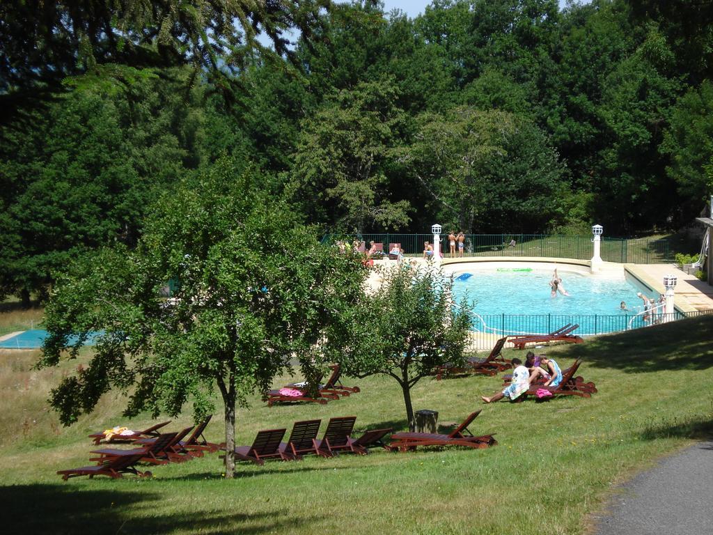Chateau Le Mialaret Neuvic  Bagian luar foto